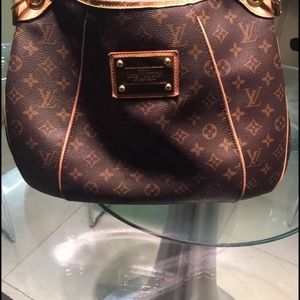 Authentic LV Galliera PM bag in good condition no cracks or rips
